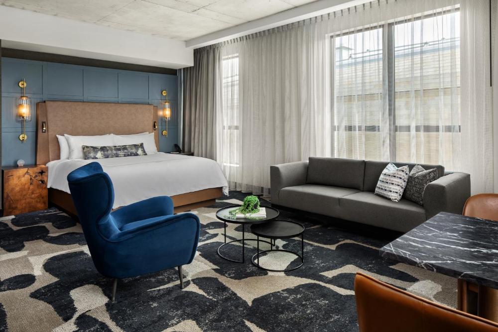 King Studio Suite with City View interior